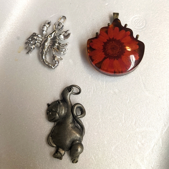 Jewelry - Pendant Lot / Set of 3 / Assorted